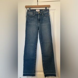 Frame Denim - Le High Straight. Size 26. Style: LHSTBS700